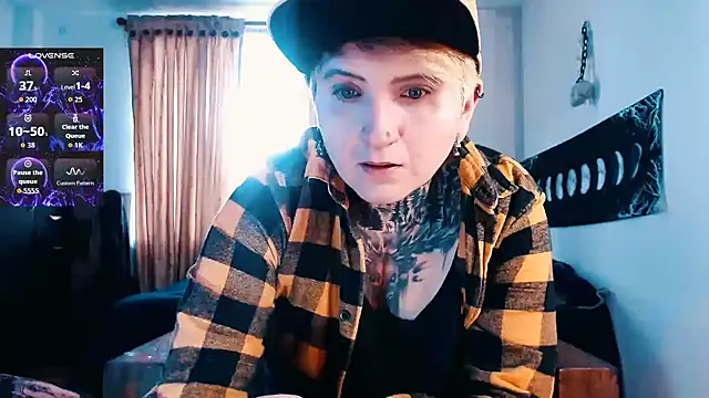 Marieblueeyes online show from November 22, 2025, 4:06 pm