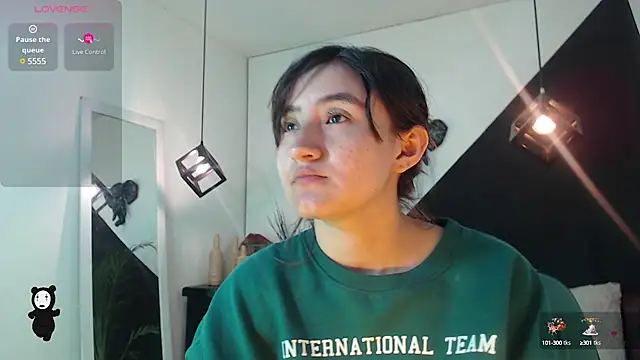 Perla Campbell online show from March 22, 2025, 4:04 pm