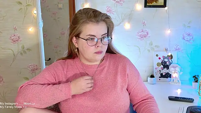 sinnamon  online show from November 7, 2025, 4:11 pm