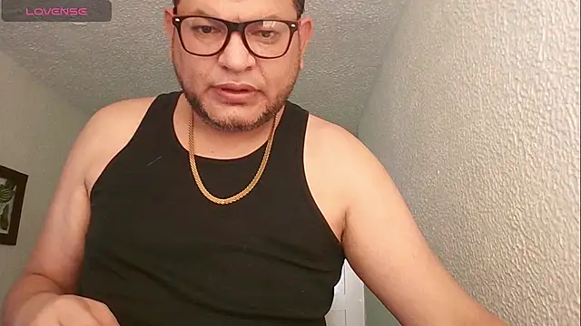 Snapshot of SexDiffrent chatting on December 14, 2025, 2:44 pm SexDiffrent online show from December 14, 2025, 2:44 pm