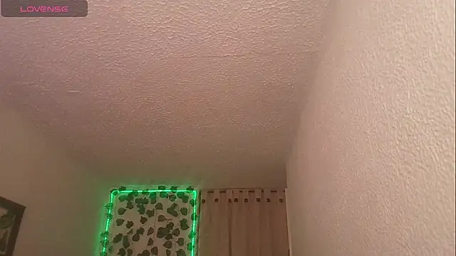 Snapshot of SexDiffrent chatting on December 19, 2025, 6:21 pm SexDiffrent online show from December 19, 2025, 6:21 pm