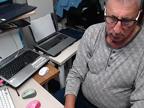 firenze77 online show from May 22, 2026, 4:54 am