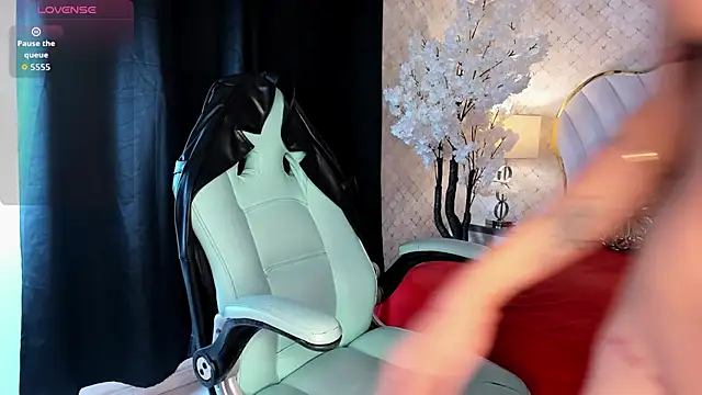 KatalinaMillan online show from October 3, 2025, 6:37 am