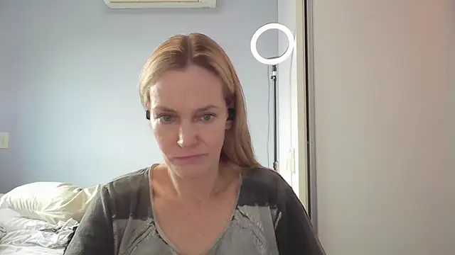 Snapshot of Annylove1 chatting on February 19, 2026, 10:45 am Annylove1 online show from February 19, 2026, 10:45 am