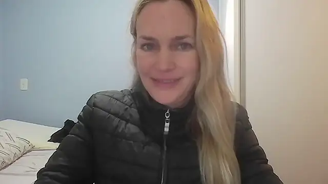 Annylove1 online show from June 26, 2026, 12:11 pm