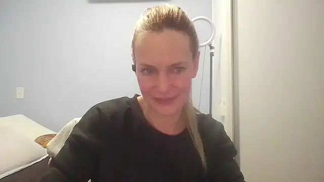 Annylove1 online show from July 12, 2026, 12:33 am