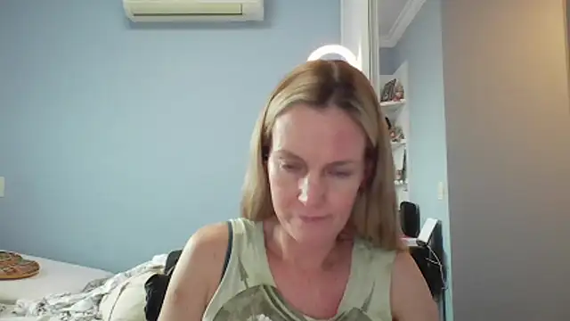 Snapshot of Annylove1 chatting on February 9, 2026, 4:49 pm Annylove1 online show from February 9, 2026, 4:49 pm