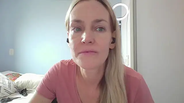 Snapshot of Annylove1 chatting on February 25, 2026, 12:16 pm Annylove1 online show from February 25, 2026, 12:16 pm