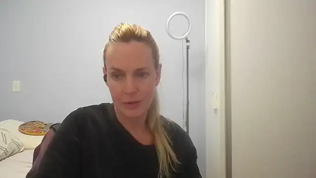 Annylove1 online show from June 19, 2026, 12:27 am