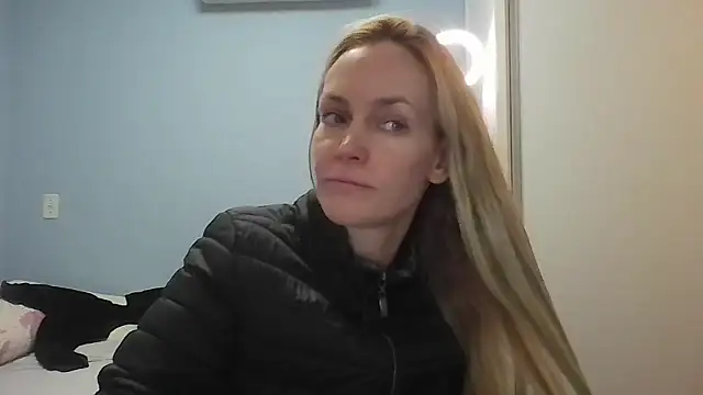 Annylove1 online show from May 11, 2026, 12:17 pm