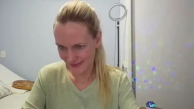 Snapshot of Annylove1 chatting on February 22, 2026, 1:19 am Annylove1 online show from February 22, 2026, 1:19 am