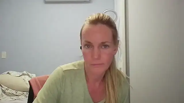 Snapshot of Annylove1 chatting on March 2, 2026, 12:11 am Annylove1 online show from March 2, 2026, 12:11 am