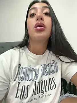 Snapshot of Hannahoff chatting on February 24, 2026, 4:13 am Hannahoff online show from February 24, 2026, 4:13 am