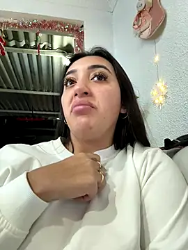 Snapshot of Hannahoff chatting on December 23, 2025, 4:12 am Hannahoff online show from December 23, 2025, 4:12 am