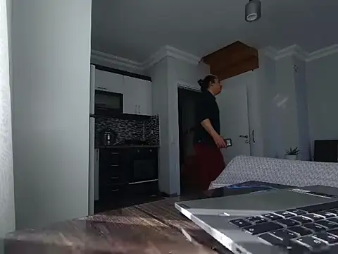 ALPHANDRE online show from April 13, 2026, 6:06 am