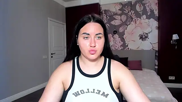 Snapshot of Roxie_Bradley chatting on September 9, 2025, 5:50 am Roxie Bradley online show from September 9, 2025, 5:50 am