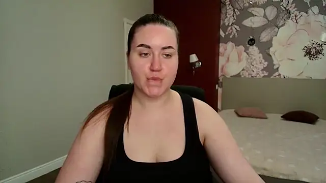 Snapshot of Roxie_Bradley chatting on April 24, 2026, 5:42 am Roxie Bradley online show from April 24, 2026, 5:42 am