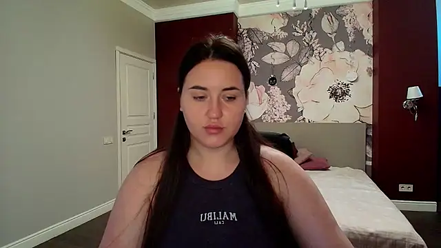 Snapshot of Roxie_Bradley chatting on September 23, 2025, 5:47 am Roxie Bradley online show from September 23, 2025, 5:47 am