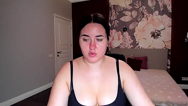 Snapshot of Roxie_Bradley chatting on September 13, 2025, 5:40 am Roxie Bradley online show from September 13, 2025, 5:40 am