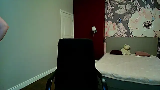 Snapshot of Roxie_Bradley chatting on July 10, 2026, 5:51 am Roxie Bradley online show from July 10, 2026, 5:51 am
