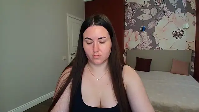 Snapshot of Roxie_Bradley chatting on June 5, 2026, 6:52 am Roxie Bradley online show from June 5, 2026, 6:52 am