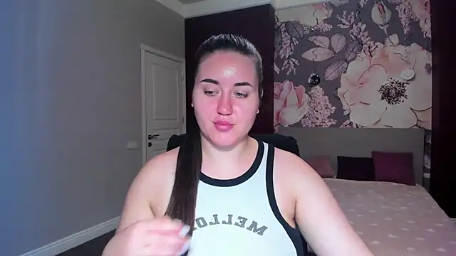 Snapshot of Roxie_Bradley chatting on September 19, 2025, 5:55 am Roxie Bradley online show from September 19, 2025, 5:55 am