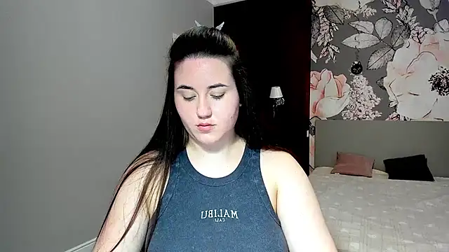 Roxie Bradley online show from February 19, 2026, 7:38 am