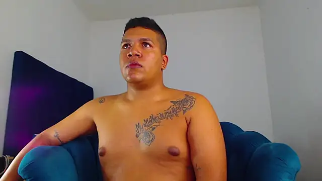 Snapshot of StevanHouston chatting on February 12, 2025, 5:05 am StevanHouston online show from February 12, 2025, 5:05 am