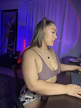 Snapshot of Im_sophiie chatting on October 21, 2025, 6:35 am Im sophiie online show from October 21, 2025, 6:35 am