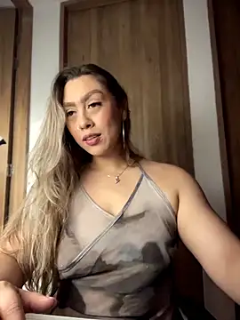 Im sophiie online show from April 10, 2026, 6:31 am