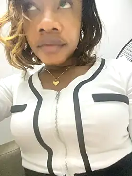  yisela  online show from December 5, 2025, 2:21 am