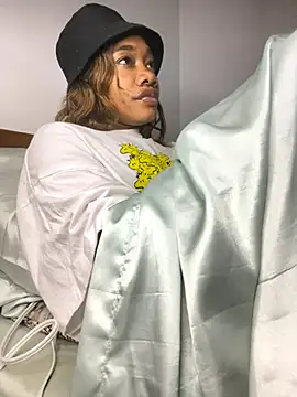 Snapshot of _yisela_ chatting on November 16, 2025, 3:44 am yisela online show from November 16, 2025, 3:44 am