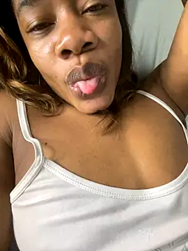 Snapshot of _yisela_ chatting on November 9, 2025, 12:36 am yisela online show from November 9, 2025, 12:36 am