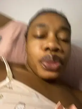 Snapshot of _yisela_ chatting on February 3, 2026, 3:15 am yisela online show from February 3, 2026, 3:15 am