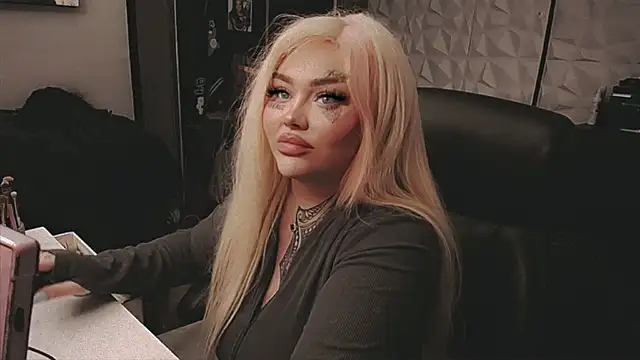 Snapshot of sheylagoddess11 chatting on December 17, 2025, 3:00 am sheylagoddess11 online show from December 17, 2025, 3:00 am