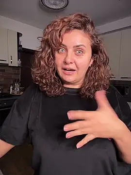 AnneKane online show from December 3, 2025, 4:57 am