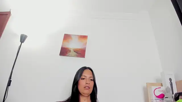 nia  white online show from April 7, 2026, 1:18 am