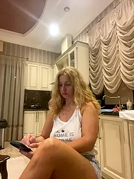 Snapshot of Amazoniiaa chatting on September 15, 2025, 5:02 pm Amazoniiaa online show from September 15, 2025, 5:02 pm