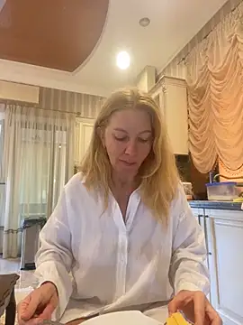 Snapshot of Amazoniiaa chatting on September 14, 2025, 6:25 am Amazoniiaa online show from September 14, 2025, 6:25 am