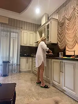 Snapshot of Amazoniiaa chatting on September 18, 2025, 9:23 am Amazoniiaa online show from September 18, 2025, 9:23 am