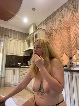 Snapshot of Amazoniiaa chatting on September 24, 2025, 8:10 am Amazoniiaa online show from September 24, 2025, 8:10 am