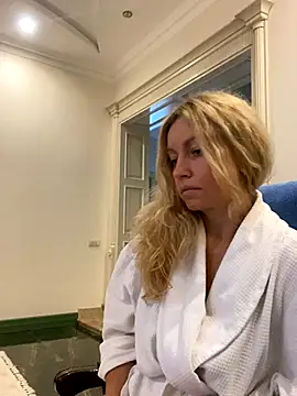 Snapshot of Amazoniiaa chatting on November 12, 2025, 10:30 am Amazoniiaa online show from November 12, 2025, 10:30 am