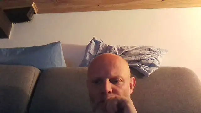 davigochi77bcn online show from February 27, 2026, 9:03 pm