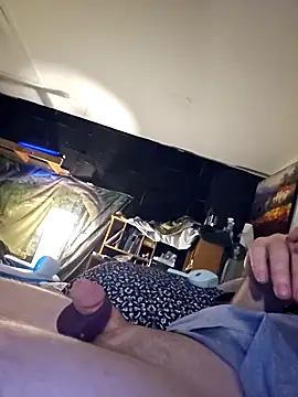 Snapshot of Hotredheadandtoungelasher chatting on February 3, 2025, 6:17 pm Hotredheadandtoungelasher online show from February 3, 2025, 6:17 pm