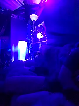 Snapshot of Hotredheadandtoungelasher chatting on March 10, 2025, 9:01 am Hotredheadandtoungelasher online show from March 10, 2025, 9:01 am