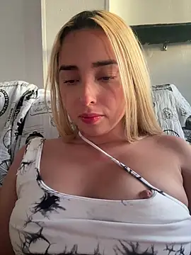 Snapshot of Irisweet_ chatting on February 17, 2025, 10:27 pm Irisweet online show from February 17, 2025, 10:27 pm