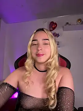 Snapshot of Irisweet_ chatting on February 19, 2025, 11:46 pm Irisweet online show from February 19, 2025, 11:46 pm