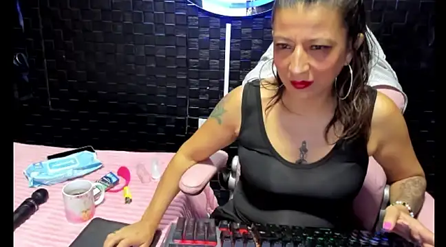 Snapshot of mature_sexi40 chatting on February 17, 2025, 12:22 am mature sexi40 online show from February 17, 2025, 12:22 am