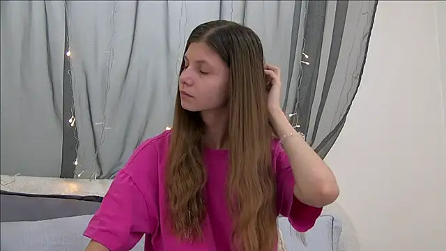 AudreyBarlow online show from November 4, 2025, 6:17 am