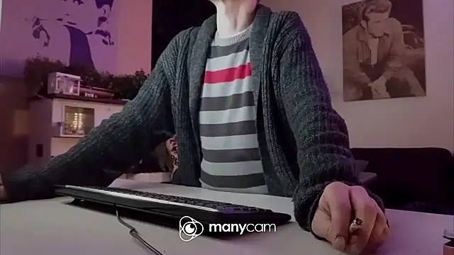 Snapshot of der_dino30 chatting on March 20, 2025, 2:40 am der dino30 online show from March 20, 2025, 2:40 am